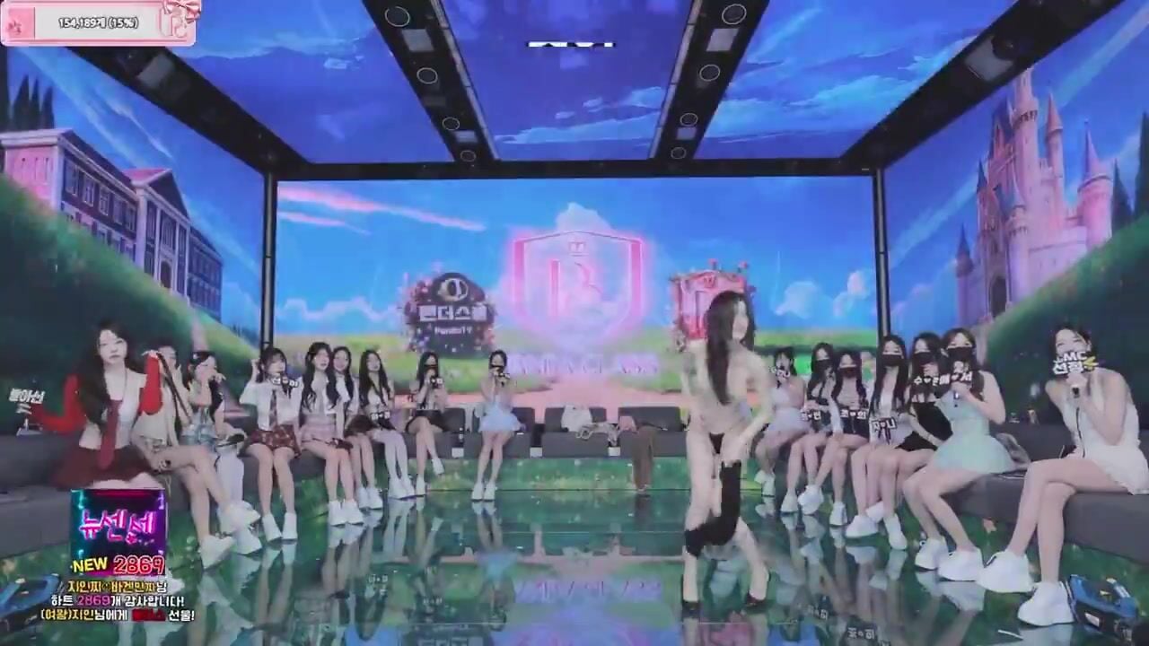nhóm nhảy tiktok 18 + bên trung dùng thân thể để kiếm tiền